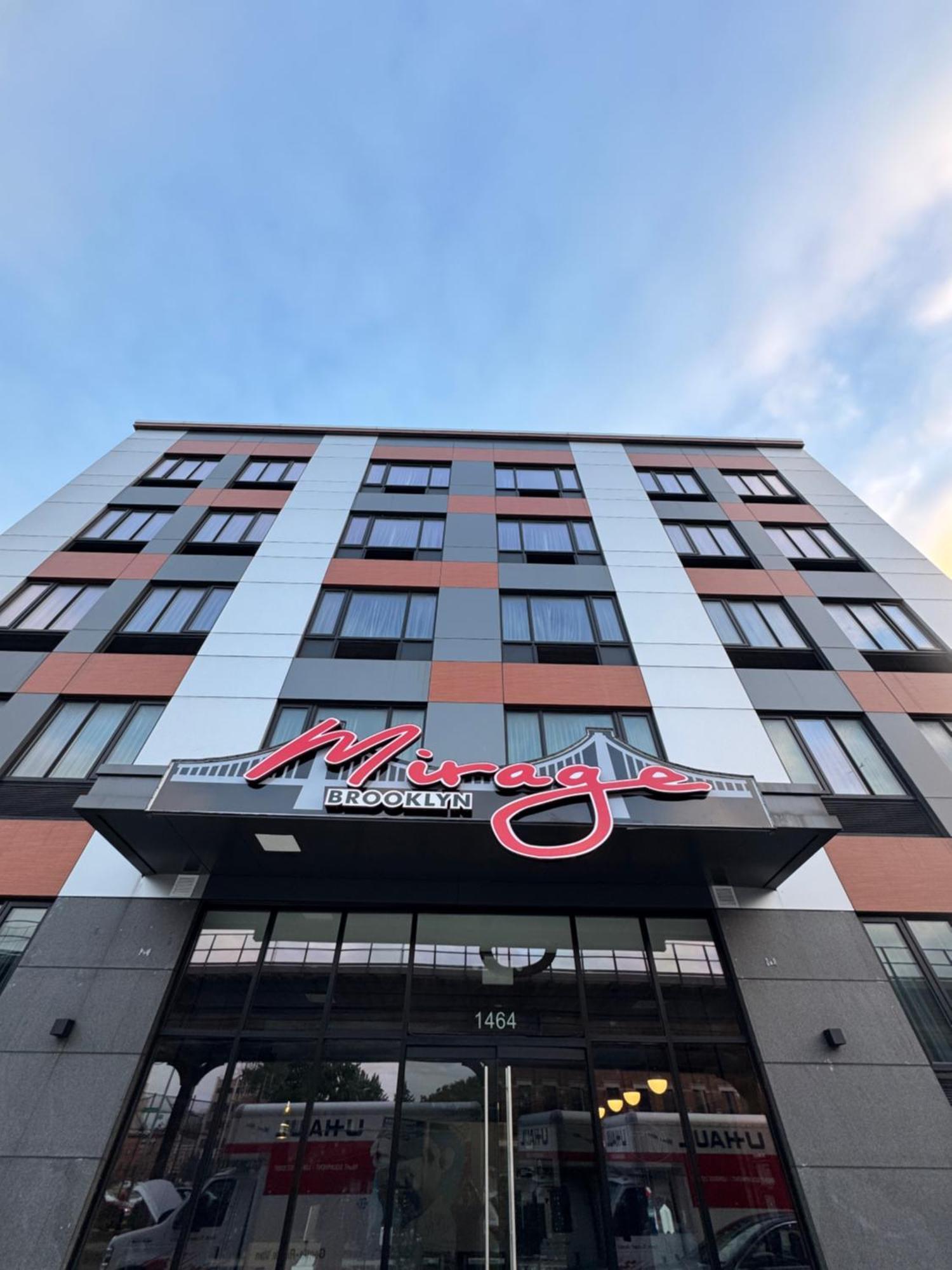 Hotel Mirage Brooklyn Нью-Йорк Экстерьер фото